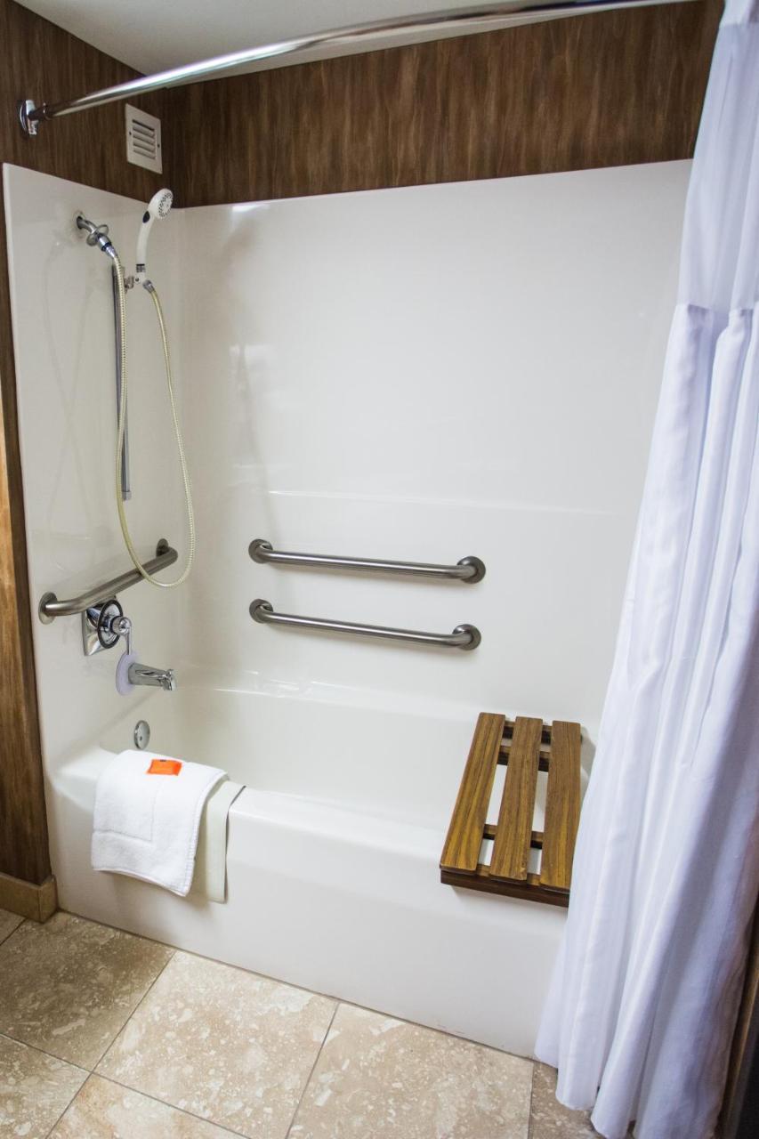 1 King Bed, Mobility Accessible Suite, Bathtub w/ Grab Bars, Non-Smoking
